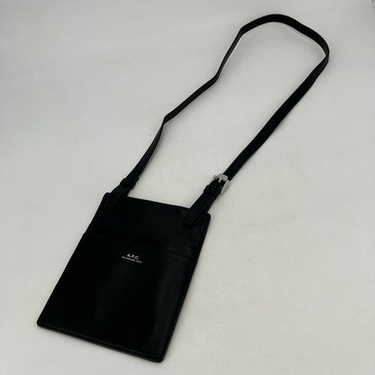 A.P.C | アーペーセー NINO CROSSBODY POUCH ショルダーバッグ PUAAT-H61717 ブラック【イオン広店】
