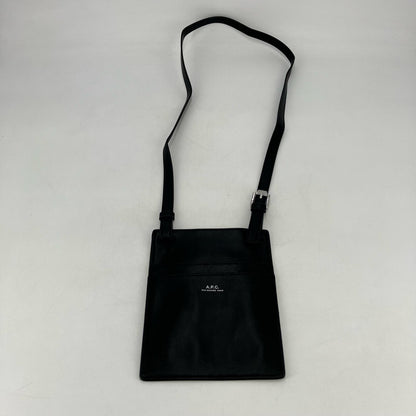 A.P.C | アーペーセー NINO CROSSBODY POUCH ショルダーバッグ PUAAT-H61717 ブラック【イオン広店】