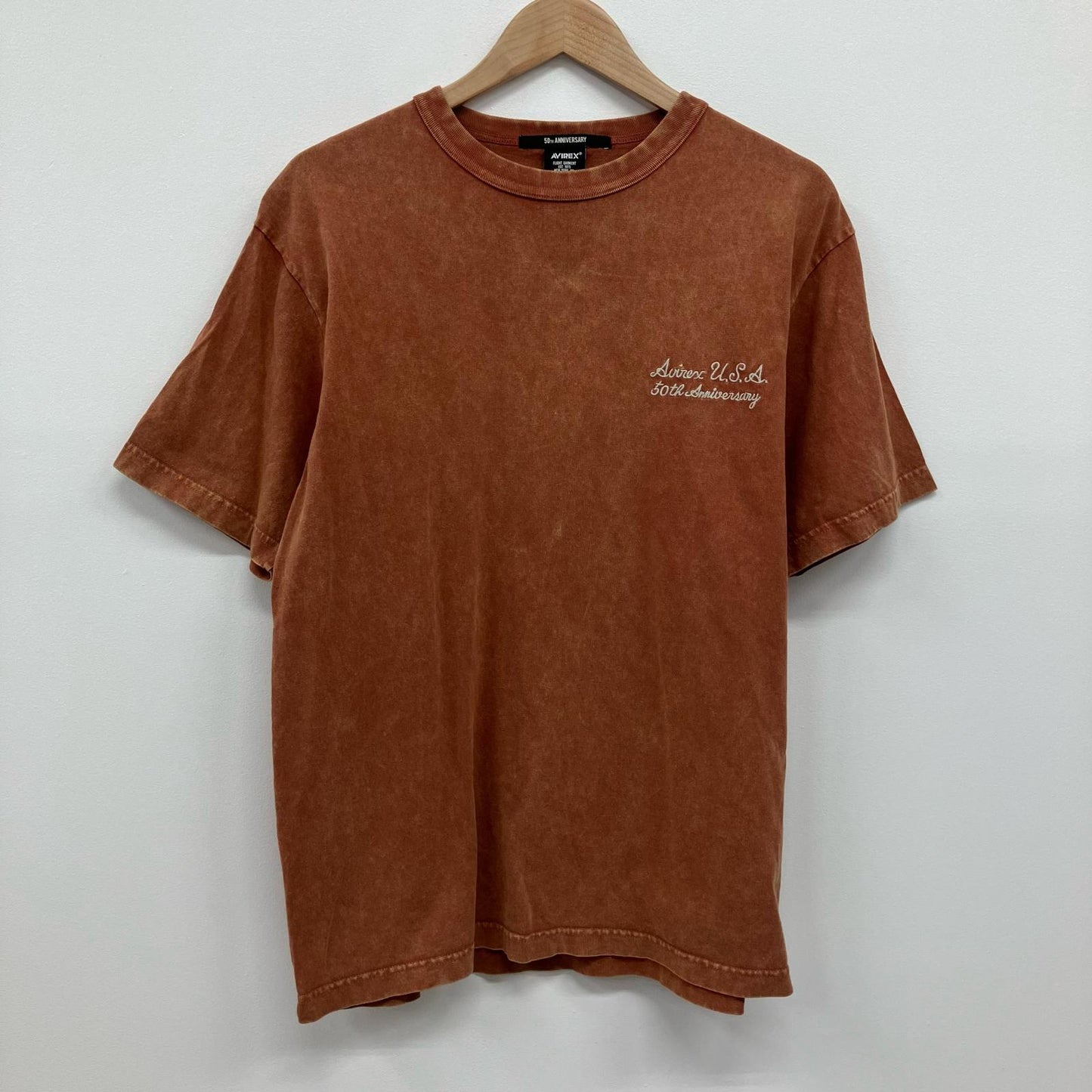 AVIREX | アヴィレックス HALF CENTURY ANNIV TEE 半袖Ｔシャツ 783-5234001 ブラウン サイズ：L【イオン広店】