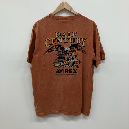 AVIREX | アヴィレックス HALF CENTURY ANNIV TEE 半袖Ｔシャツ 783-5234001 ブラウン サイズ：L【イオン広店】