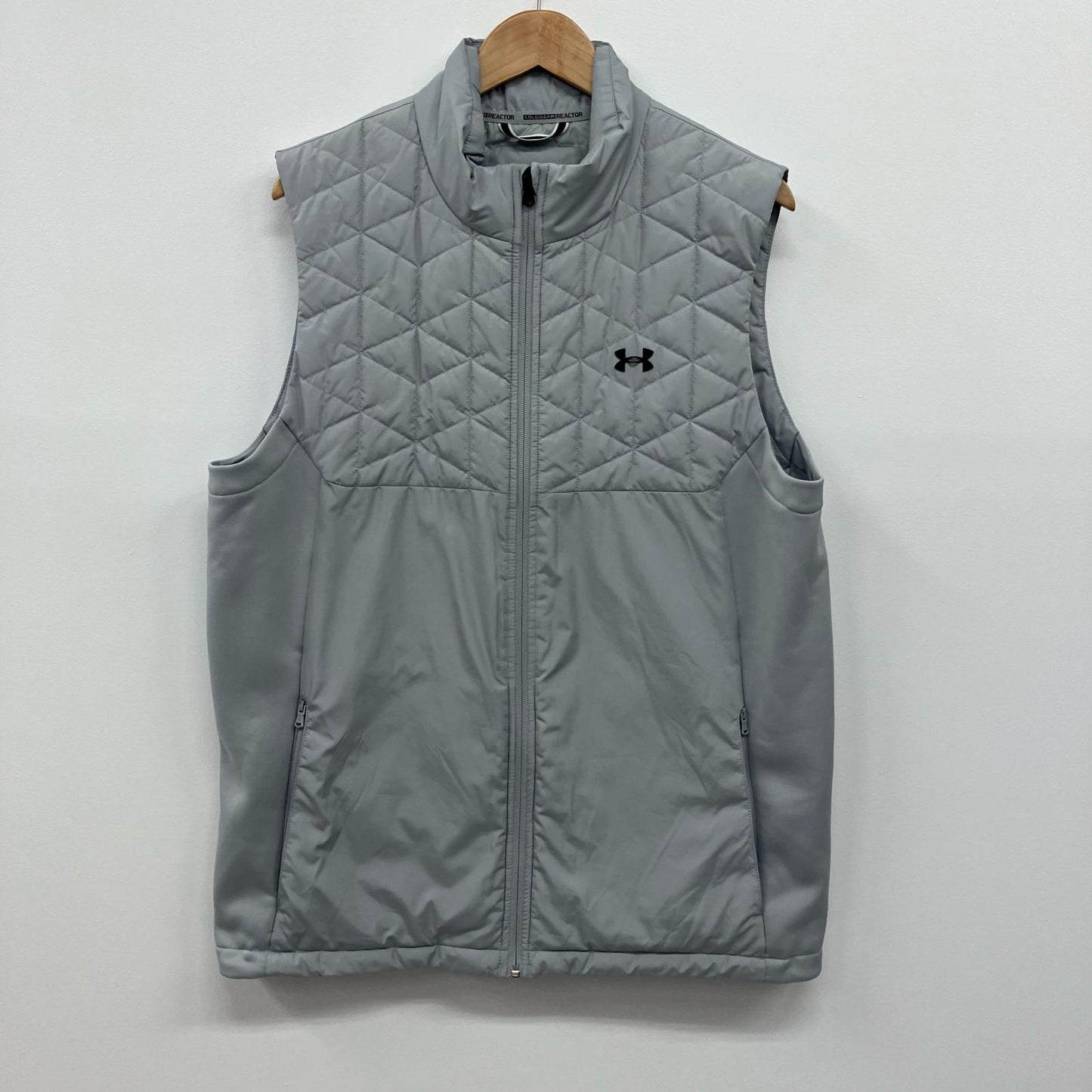 UNDER ARMOUR | アンダーアーマー コールギア リアクター ハイブリッドベスト ベスト グレー サイズ：XXL【イオン広店】