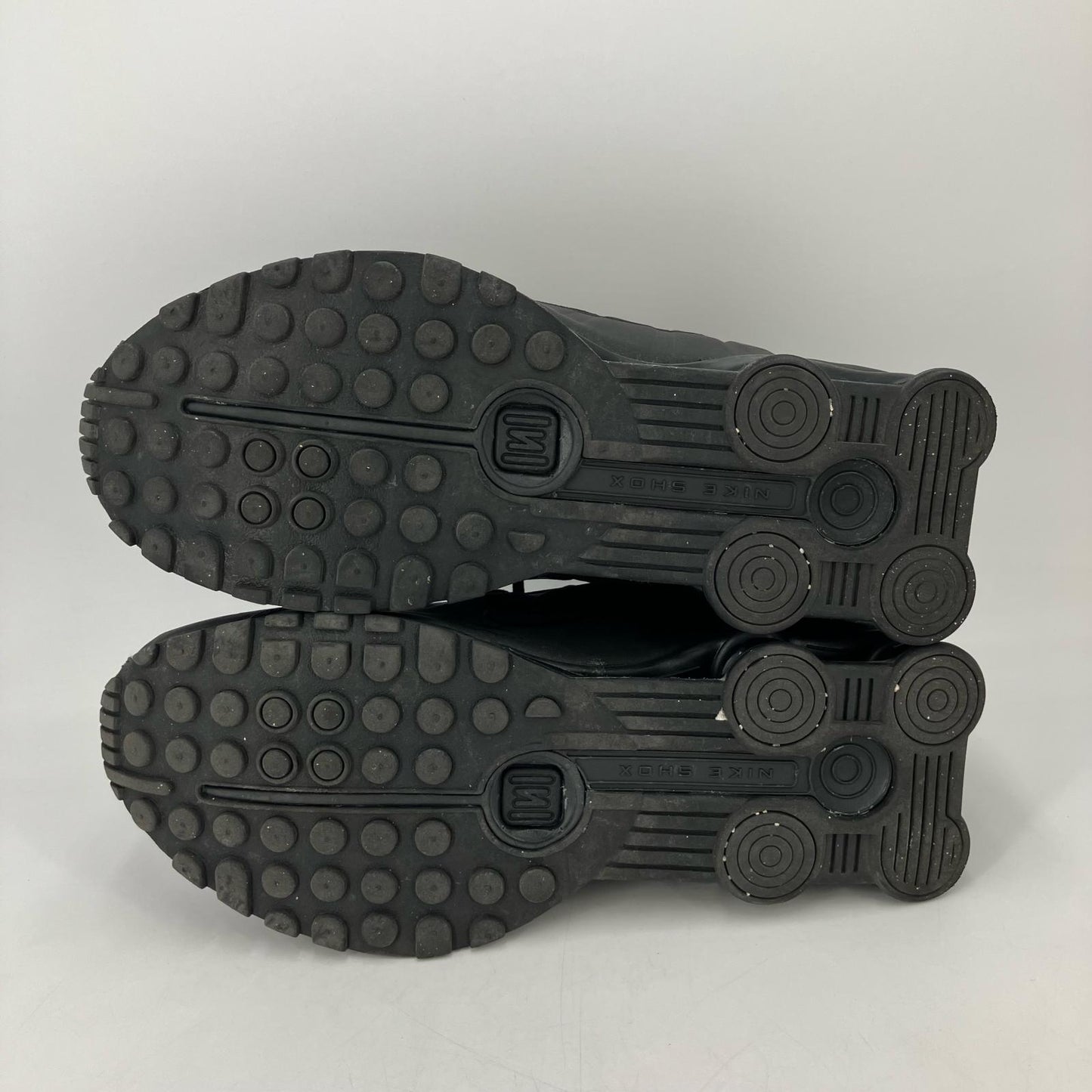 NIKE | ナイキ SHOX R4 スニーカー HQ1988-001 ブラック 29cm【イオン広店】