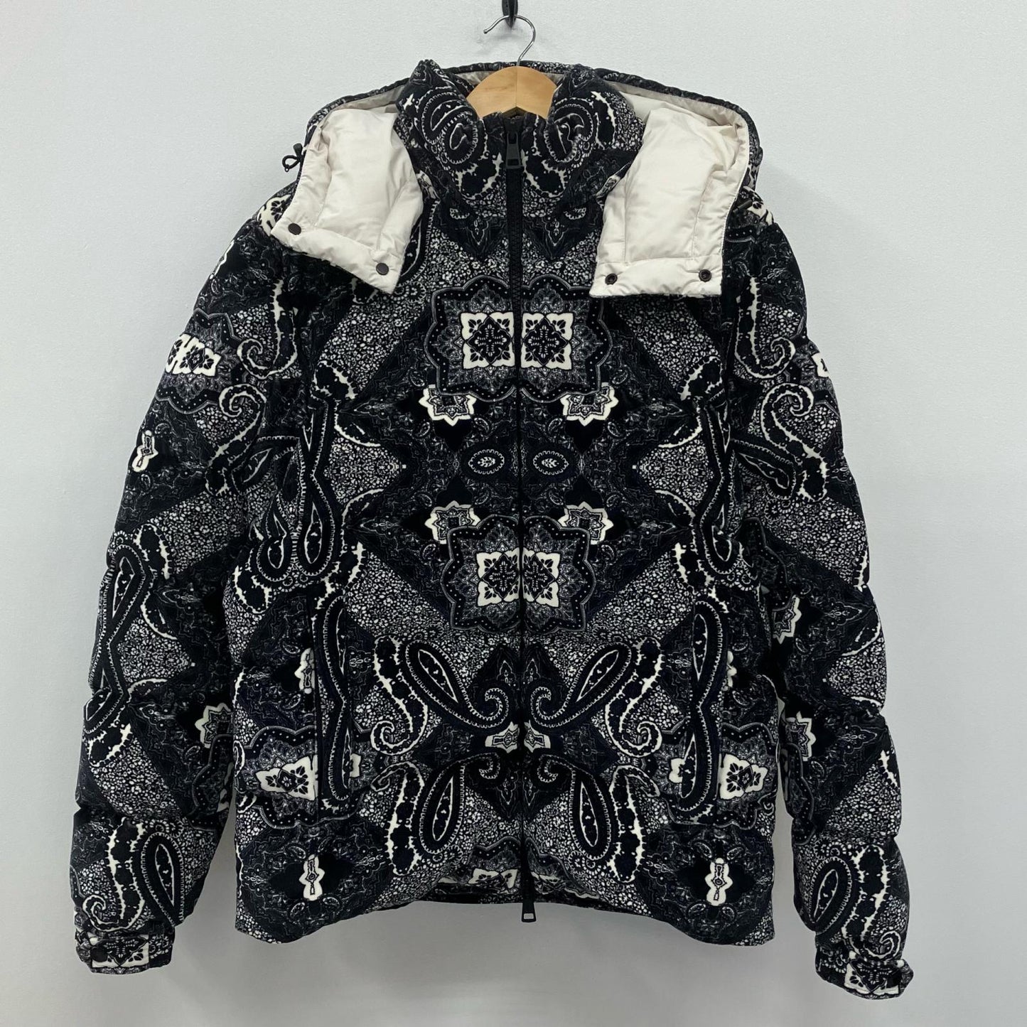 MONCLER | モンクレール Gartempe ダウンジャケット I20911A00022 サイズ：3【イオン広店】