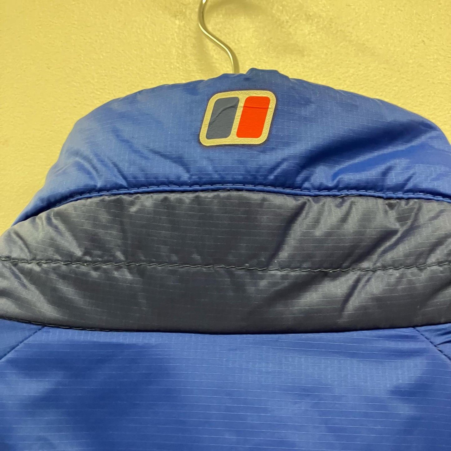 BERGHAUS | バーグハウス IGNITE II SYN IN JKT ナイロンジャケット 20668 ブルー サイズ：L【イオン広店】