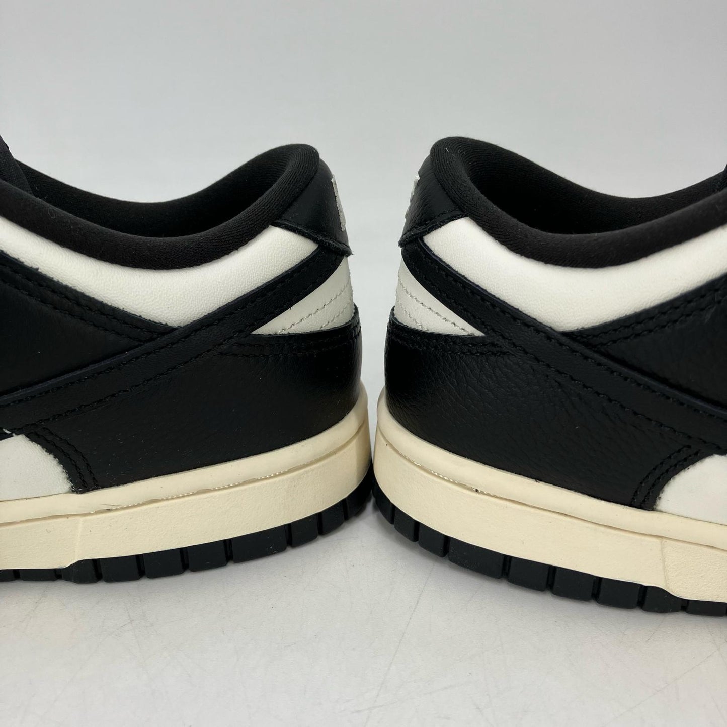 NIKE | ナイキ Dunk Low SE Women's スニーカー HQ7487-100 ブラック 26.5cm【イオン広店】