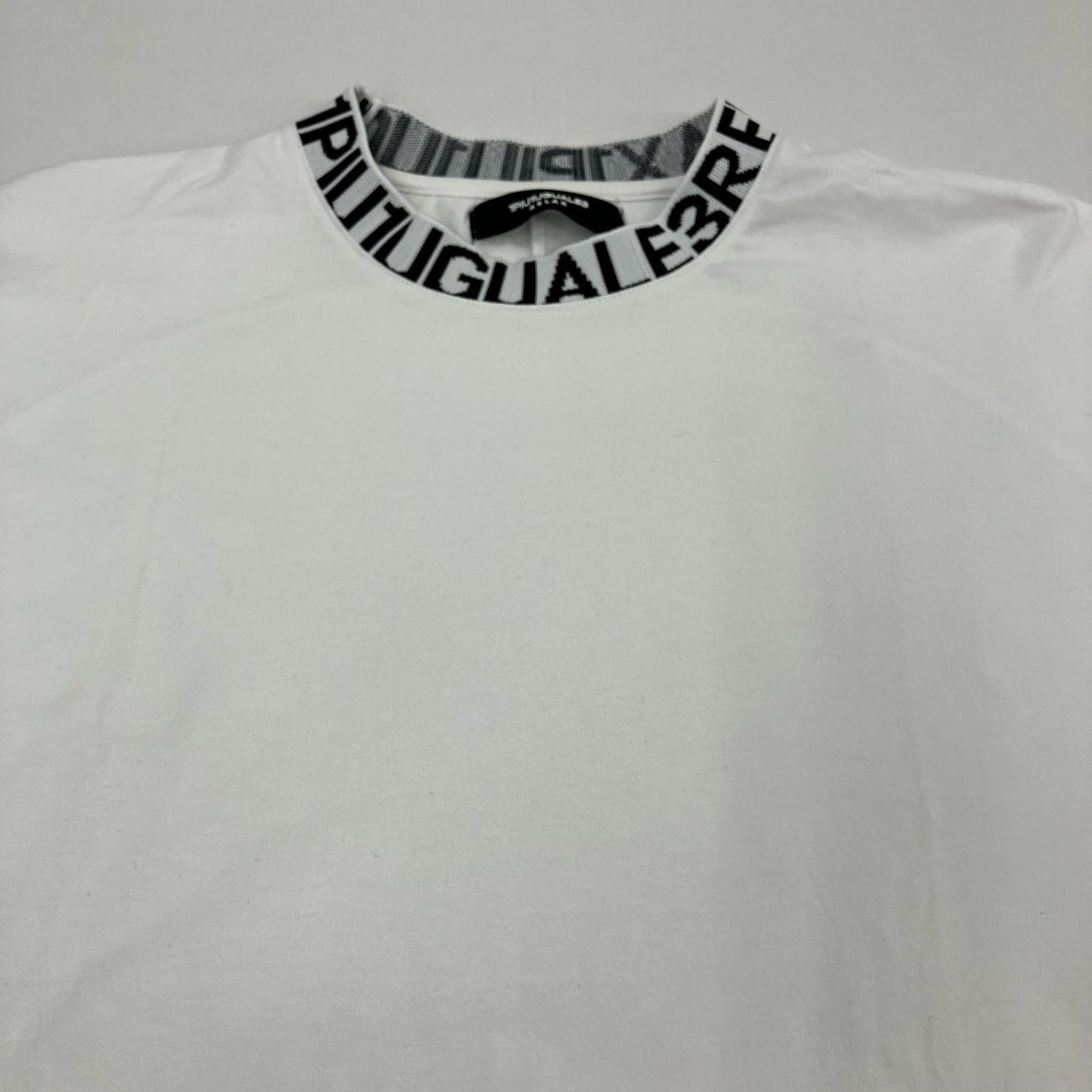 1 PIU 1 UGUALE 3(志風音) | ウノピュウノウグァーレトレシフォン ワイドネックロゴロンTee 長袖Ｔシャツ ホワイト サイズ：XL【イオン広店】