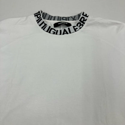 1 PIU 1 UGUALE 3(志風音) | ウノピュウノウグァーレトレシフォン ワイドネックロゴロンTee 長袖Ｔシャツ ホワイト サイズ：XL【イオン広店】