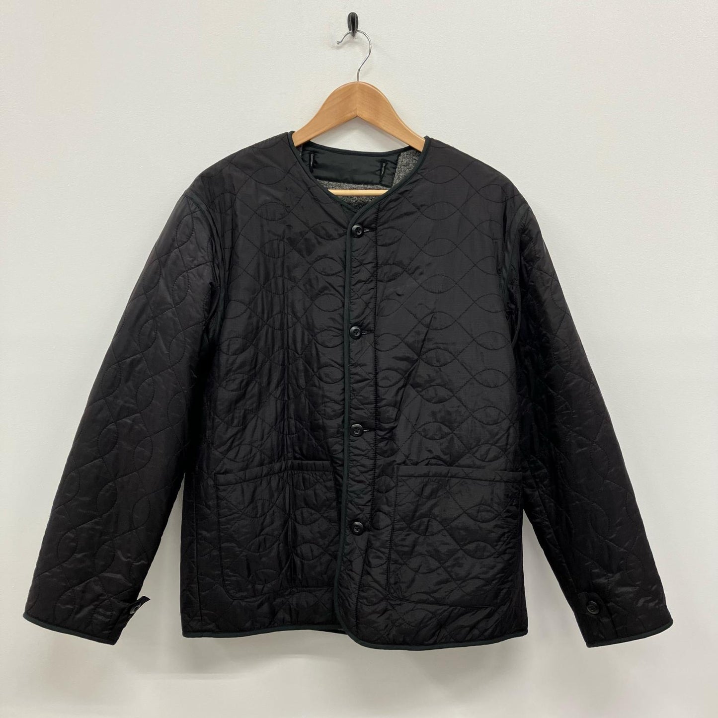 BEAMS + | ビームスプラス M-65 ライナー その他アウター 11-18-4810-139 ブラック【イオン広店】