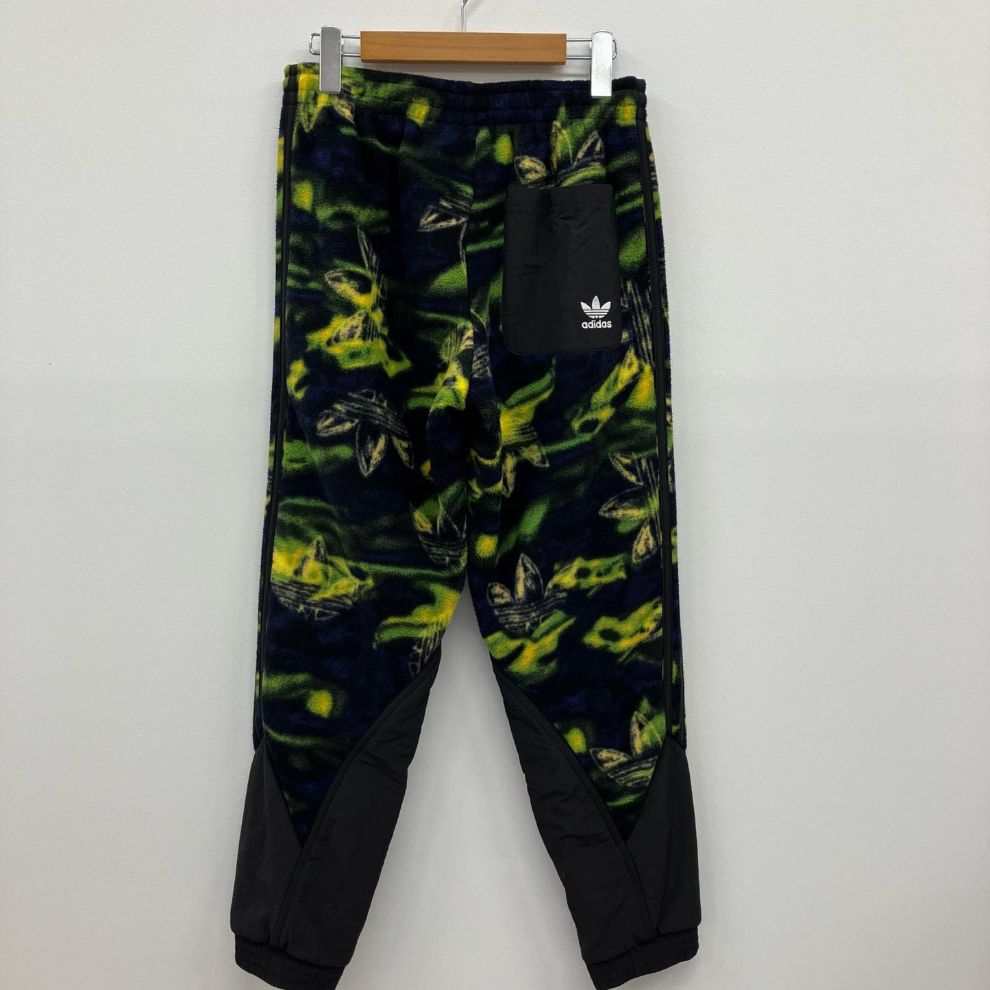 adidas | アディダス ビッグ トレフォイル プリント トラックパンツ その他ボトムス GE0800 サイズ：S【イオン広店】