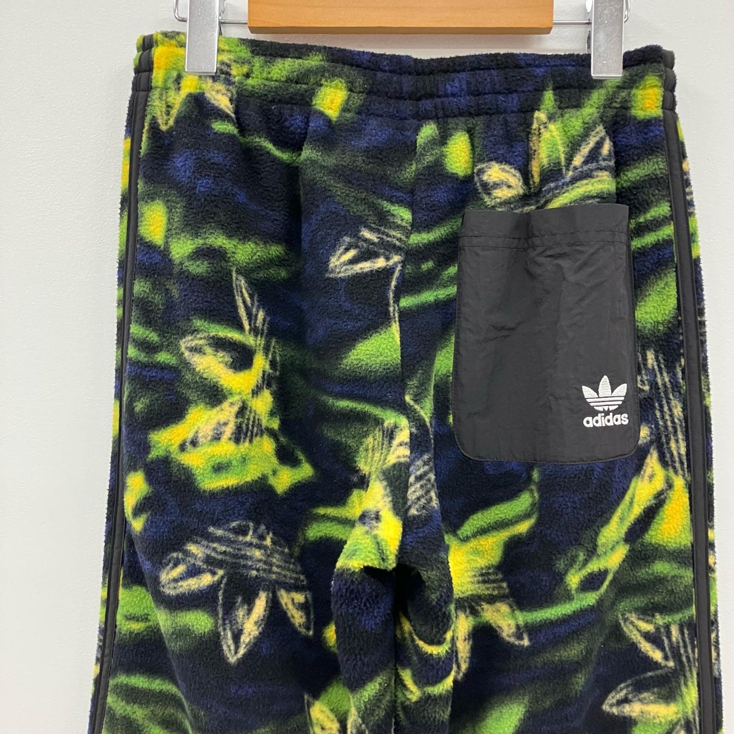 adidas | アディダス ビッグ トレフォイル プリント トラックパンツ その他ボトムス GE0800 サイズ：S【イオン広店】