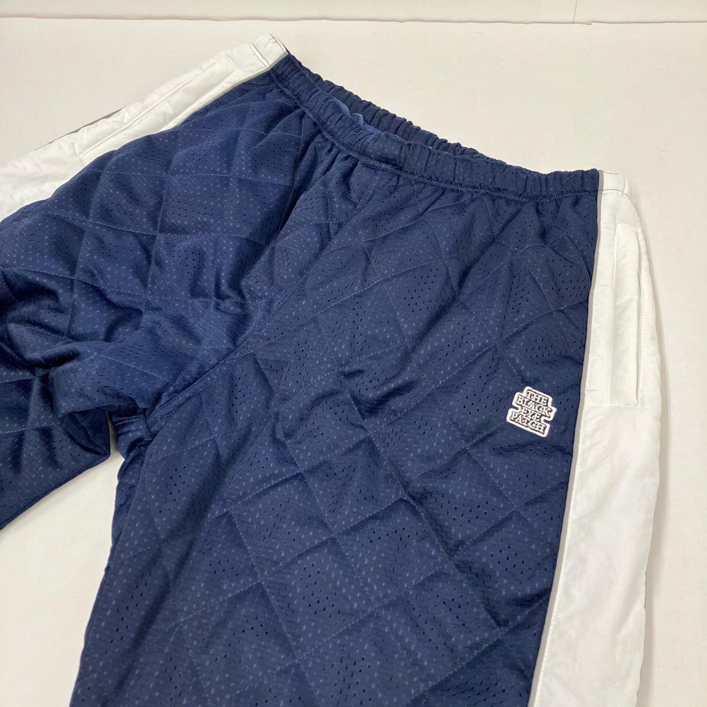 BlackEyePatch | ブラックアイパッチ SMALL OG LABEL QUILTED TRACK PANTS パンツ ネイビー サイズ：XL【イオン広店】