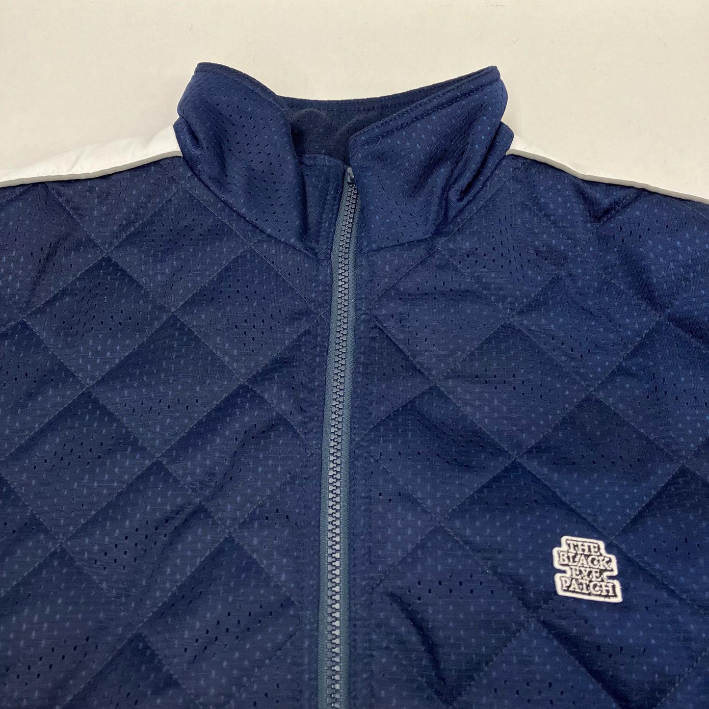BlackEyePatch | ブラックアイパッチ SMALL OG LABEL QUILTED TRACK JACKET ジャージ ネイビー サイズ：XL【イオン広店】