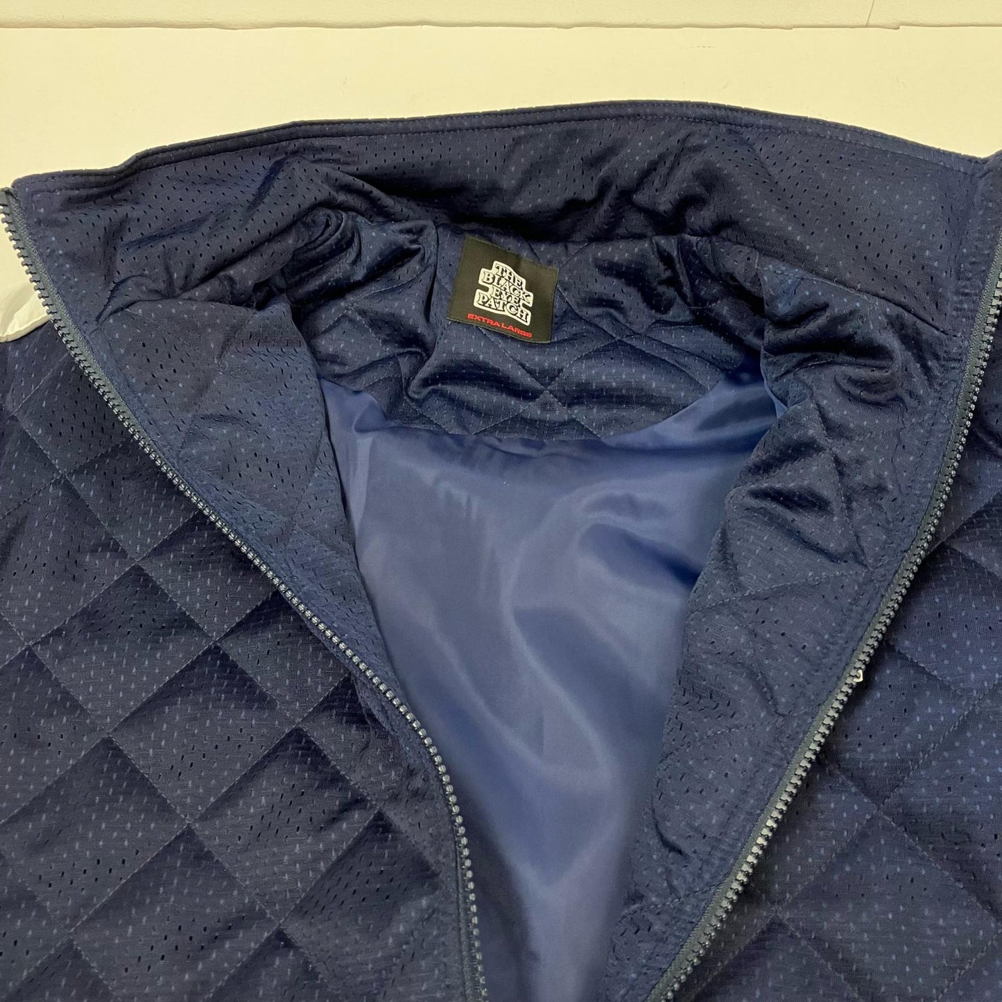 BlackEyePatch | ブラックアイパッチ SMALL OG LABEL QUILTED TRACK JACKET ジャージ ネイビー サイズ：XL【イオン広店】