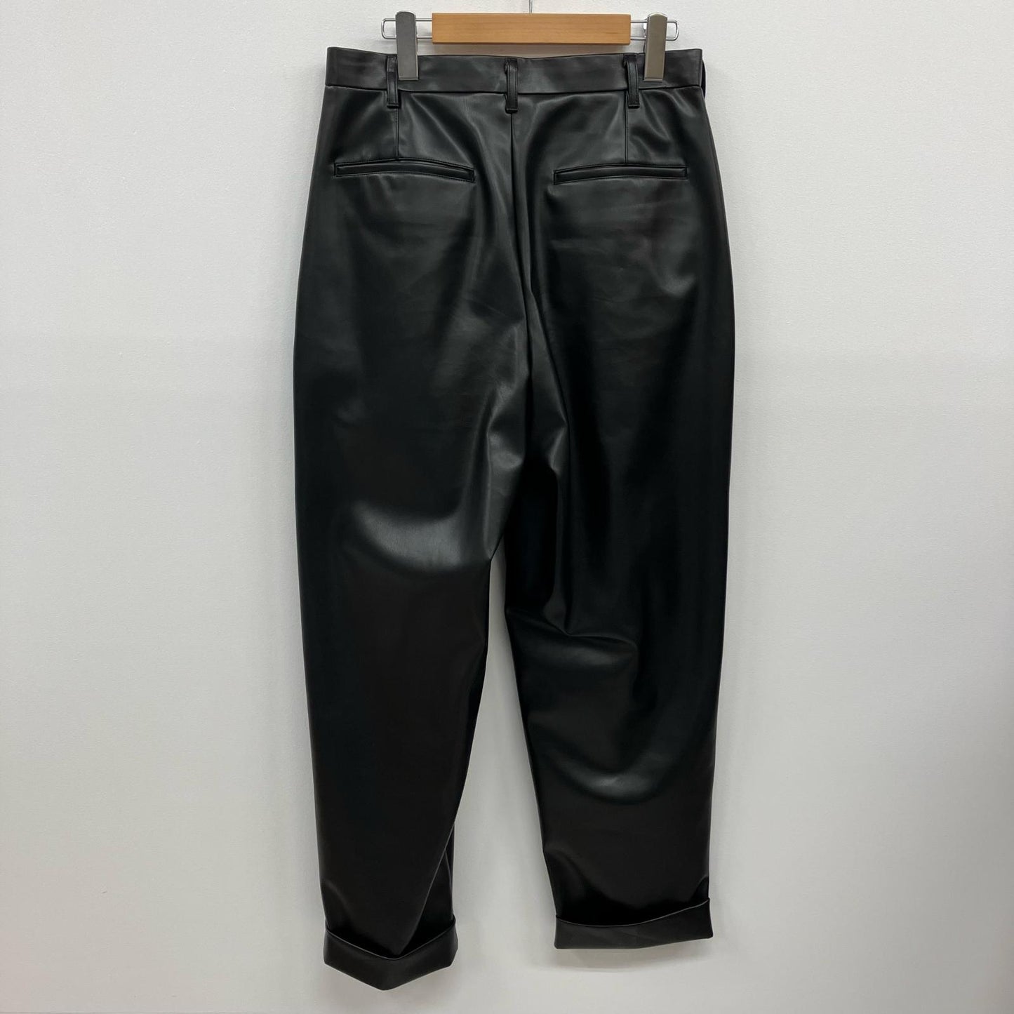 AiE | エーアイイー シンセティックフェイクレザーパンツ その他ボトムス PU627 ブラック サイズ：S【イオン広店】