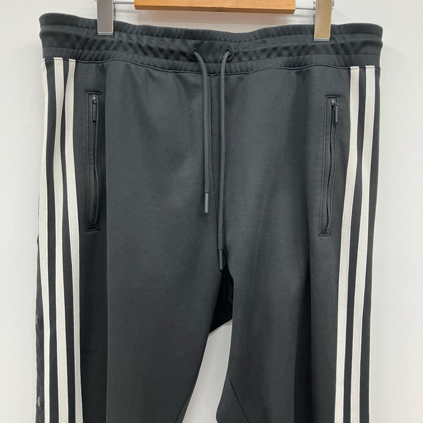 adidas | アディダス ADIBREAK TRACK PANTS パンツ DY3244 チャコールグレー サイズ：L【イオン広店】
