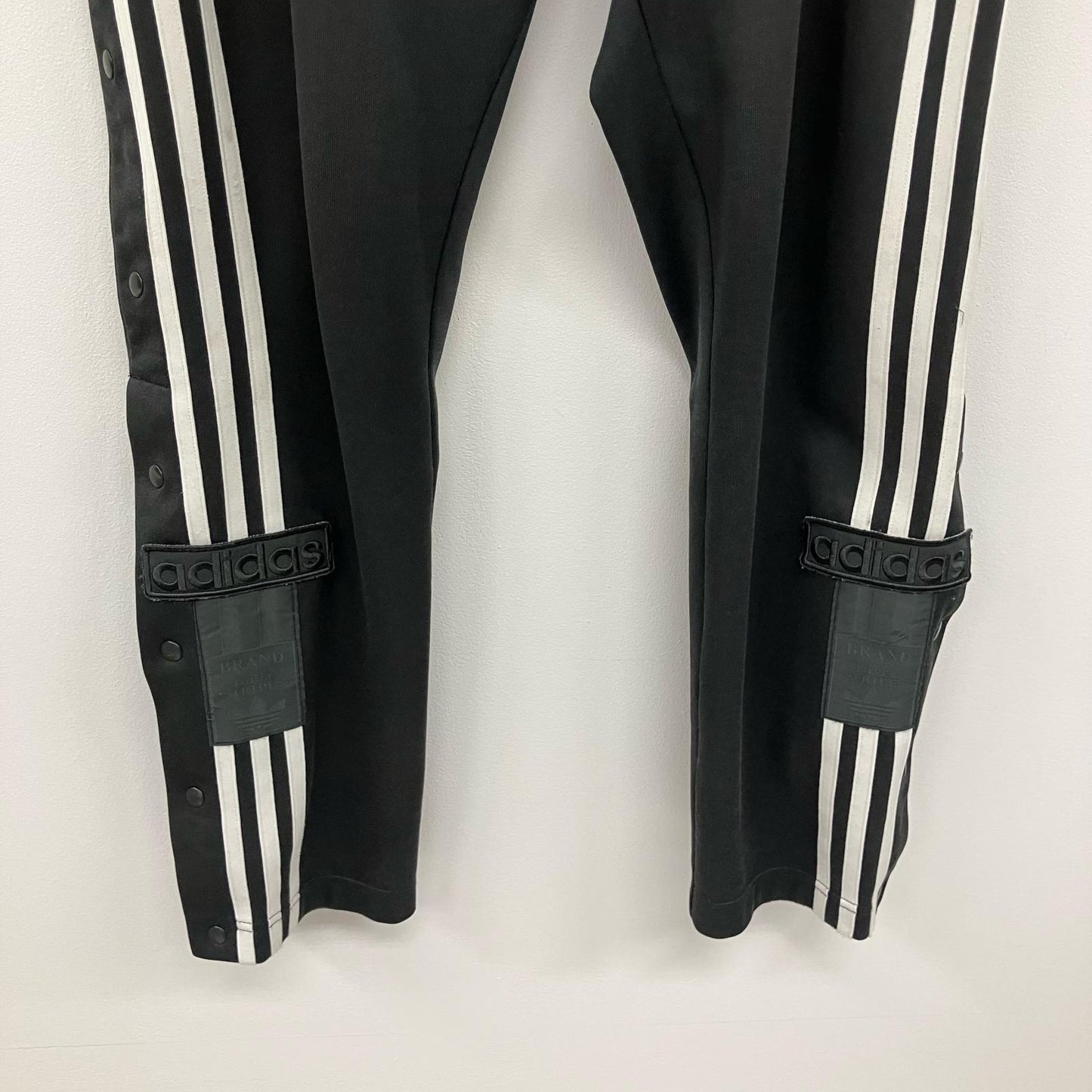 adidas | アディダス ADIBREAK TRACK PANTS パンツ DY3244 チャコールグレー サイズ：L【イオン広店】