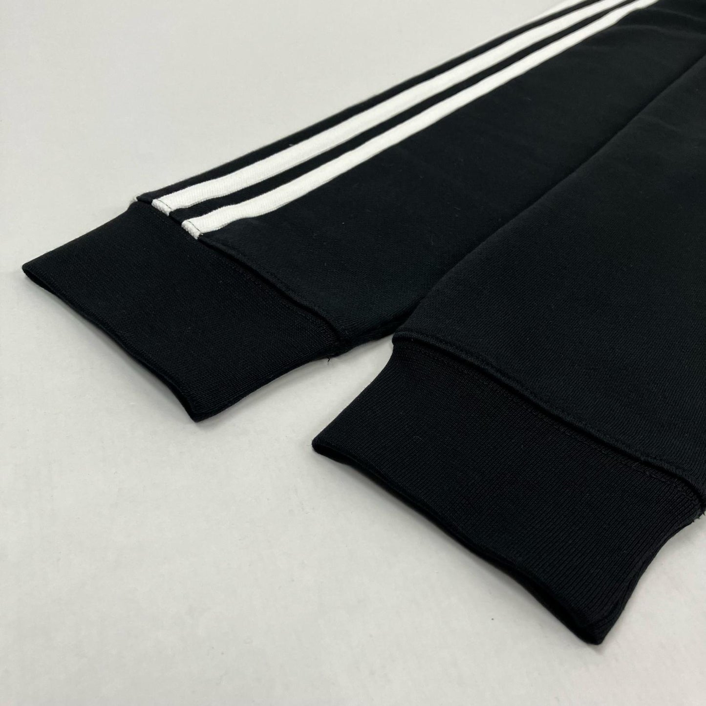 adidas | アディダス スウェット IM2087 ブラック サイズ：L【イオン広店】