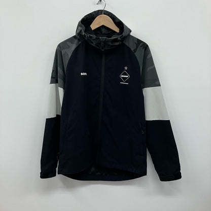 FCRB | エフシーアールビー MLB TOUR MULTI PATTERN TRAINING JACKET パーカー FCRB-212005 カモ サイズ：S【イオン広店】