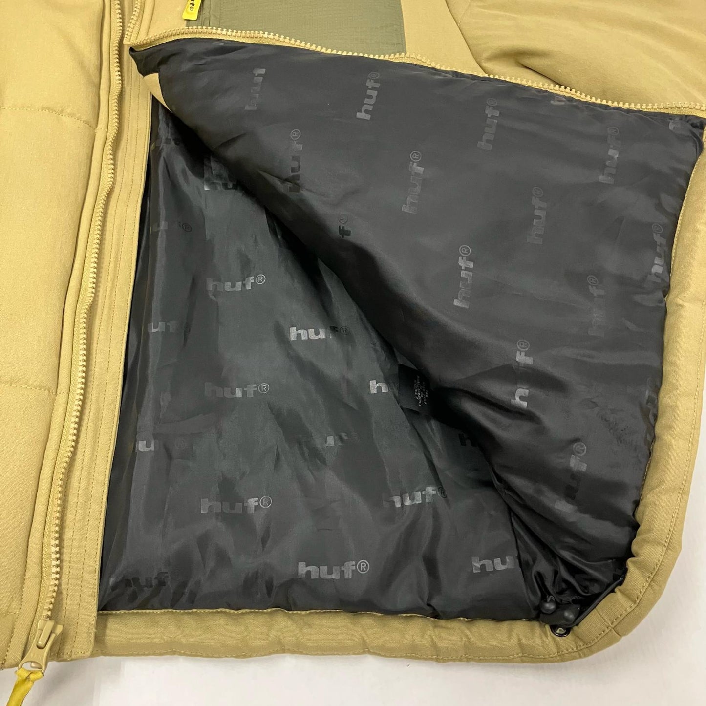 HUF | ハフ SIPLE PUFFER JACKET ダウンジャケット JK00415 カーキ サイズ：M【イオン広店】
