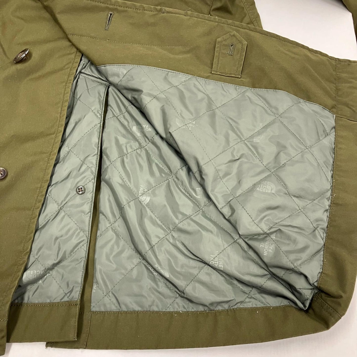 THE NORTH FACE PURPLE LABEL | ザノースフェイスパープルレーベル BEAMS別注ステンカラーコート ステンカラーコート NY2754N カーキグリーン サイズ：M【イオン広店】