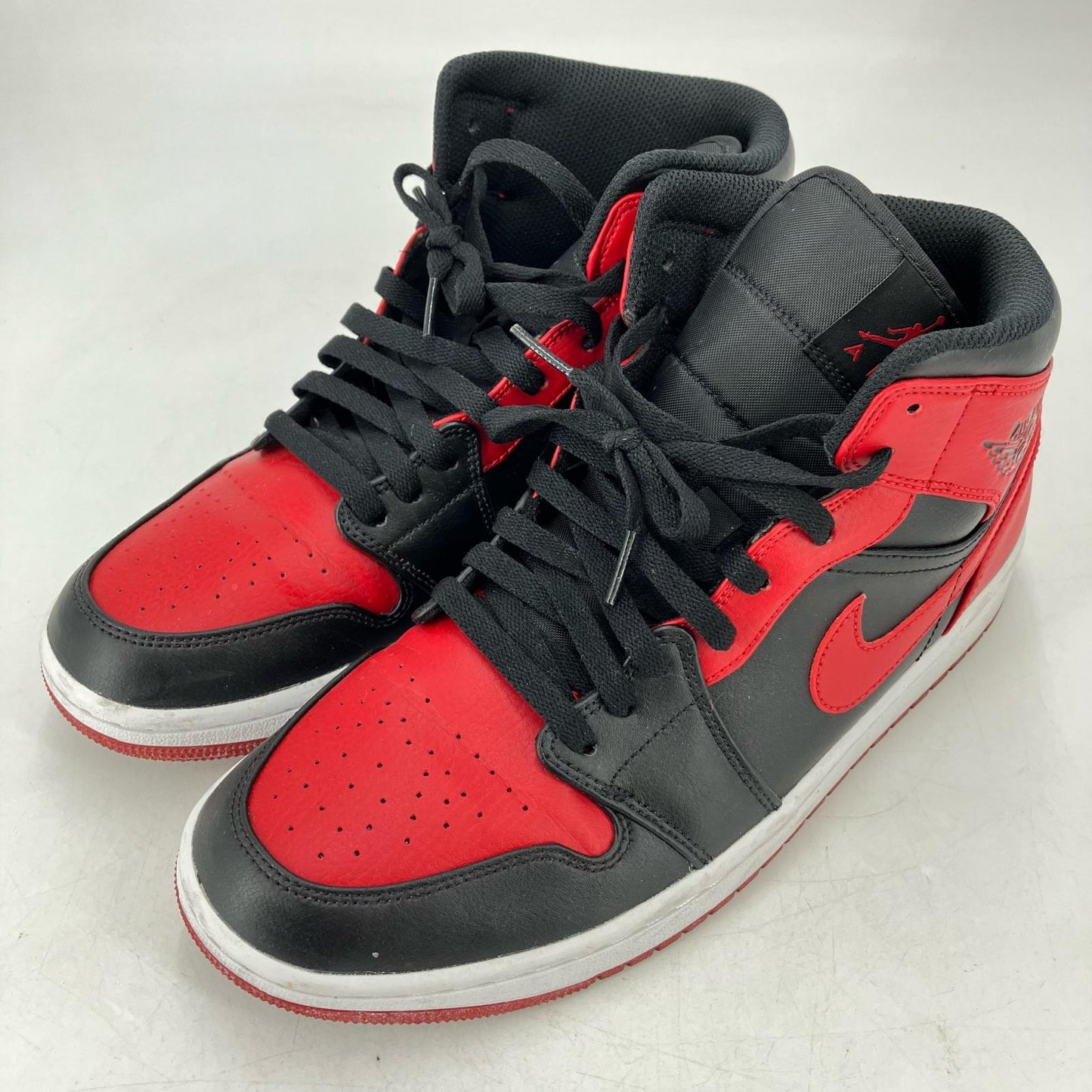 NIKE AIR JORDAN | ナイキ　エアー　ジョーダン Air Jordan 1 Mid “Bred” スニーカー 554724-074 レッド 27.5cm【イオン広店】