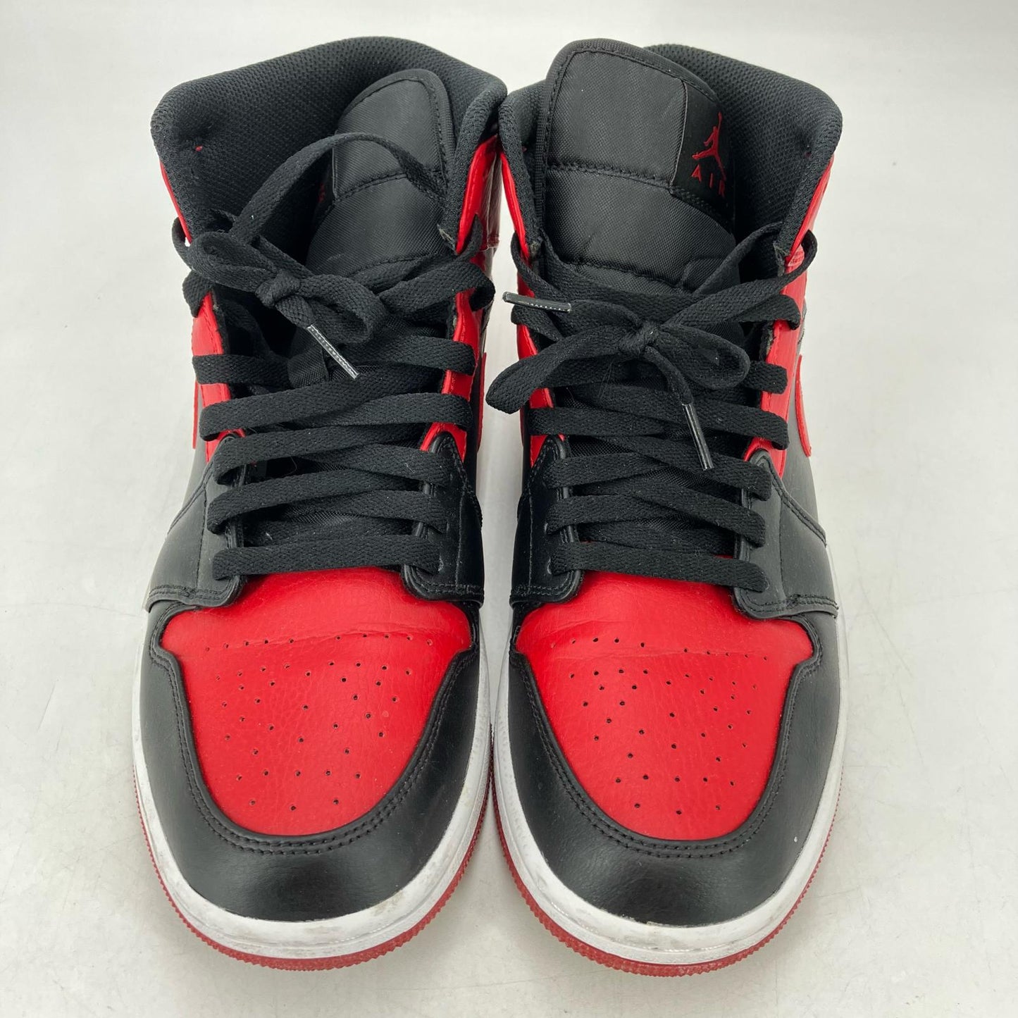 NIKE AIR JORDAN | ナイキ　エアー　ジョーダン Air Jordan 1 Mid “Bred” スニーカー 554724-074 レッド 27.5cm【イオン広店】