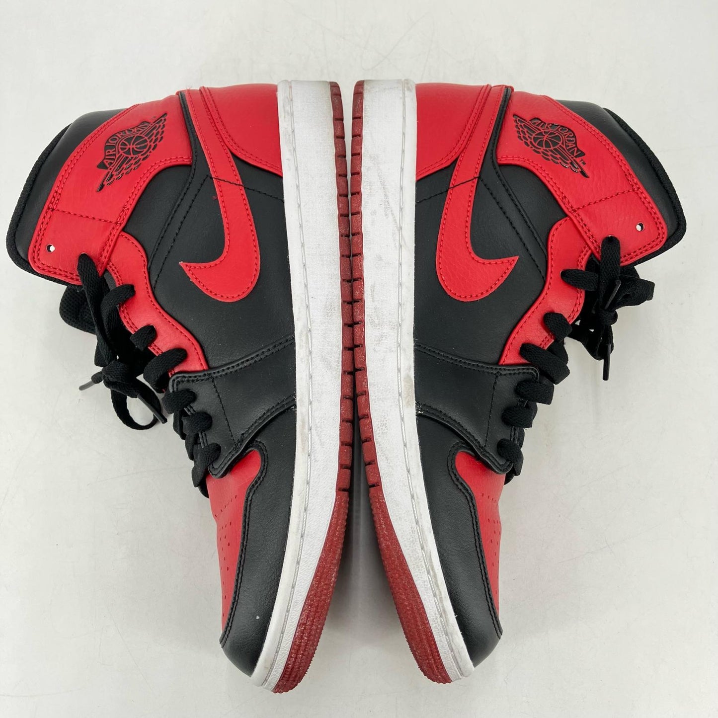 NIKE AIR JORDAN | ナイキ　エアー　ジョーダン Air Jordan 1 Mid “Bred” スニーカー 554724-074 レッド 27.5cm【イオン広店】