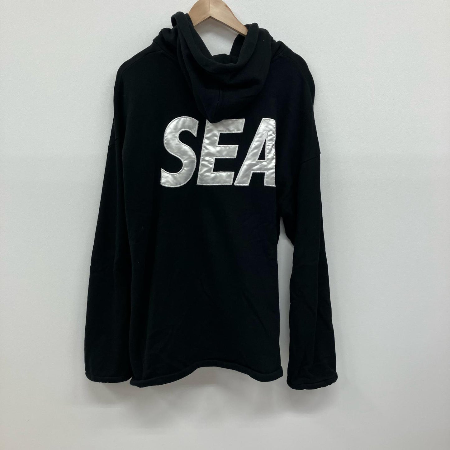 WIND AND SEA | ウィンダンシーウインダンシー SEA BIG ZIP HOODIE パーカー WDS-19A-SW-09 ブラック サイズ：L【イオン広店】