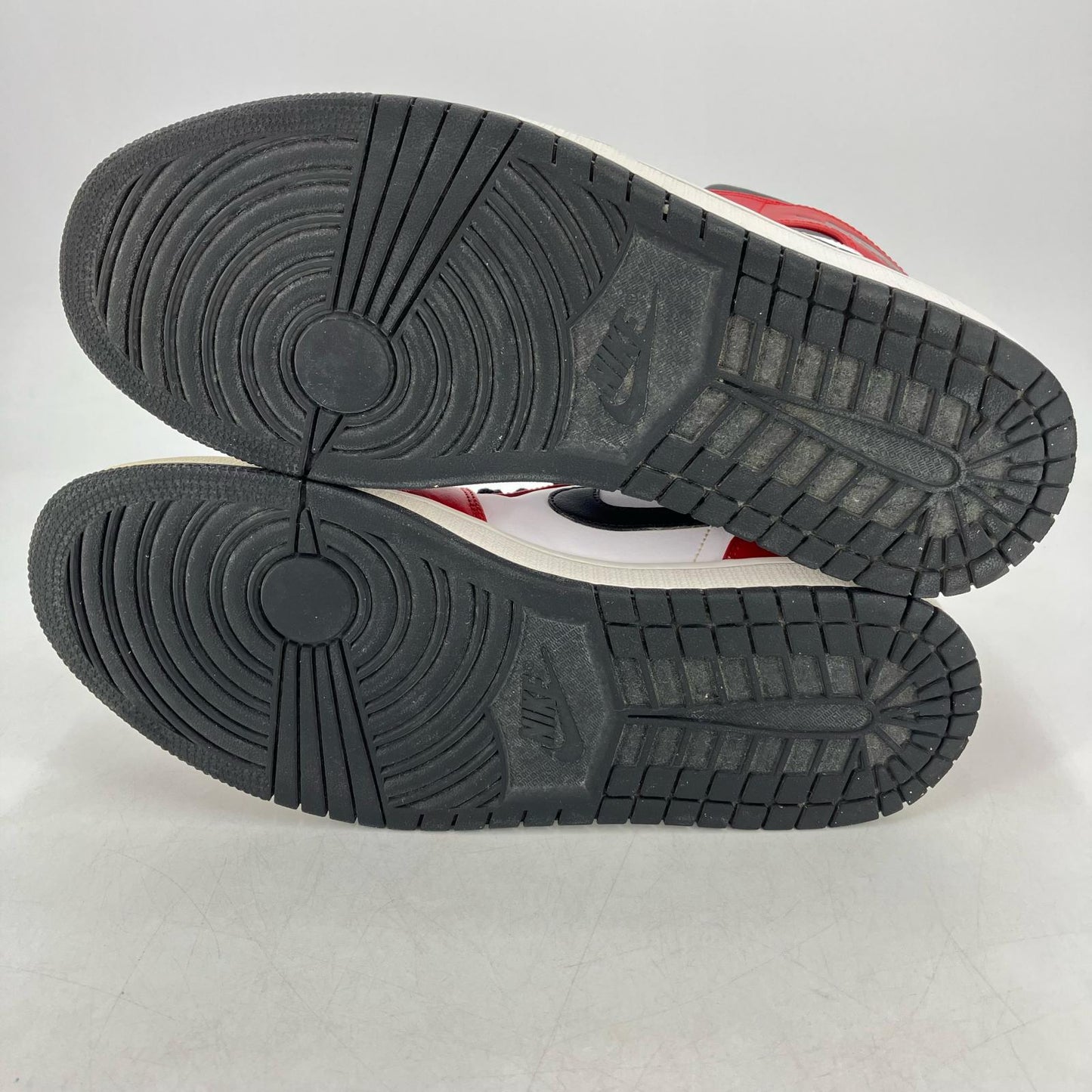 NIKE AIR JORDAN | ナイキ　エアー　ジョーダン Air Jordan 1 Mid Chicago Black Toe スニーカー 554724-069 レッド 27.5cm【イオン広店】