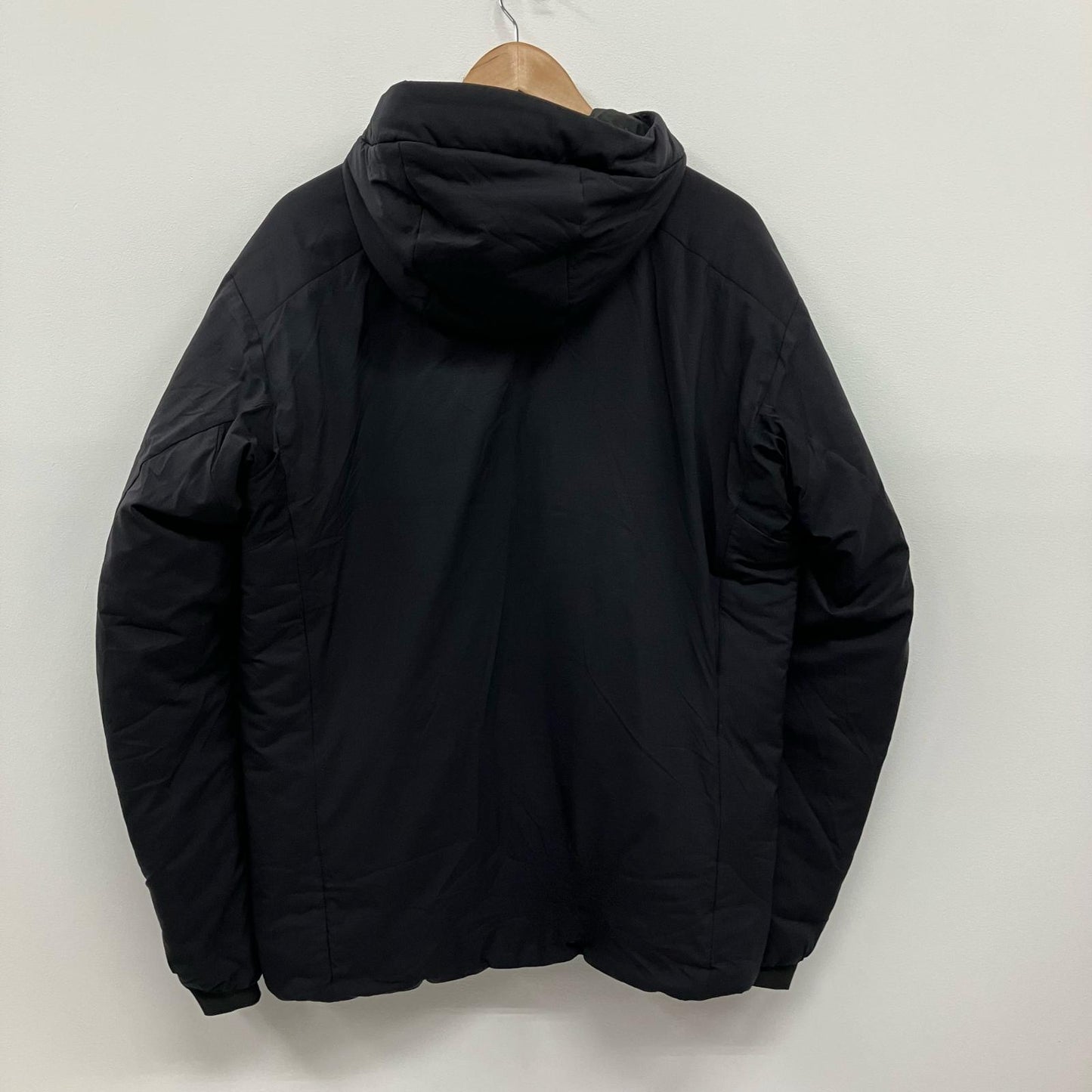 ARC'TERYX | アークテリクス ATOM AR HOODY ダウンジャケット 24105-135467 ブラック サイズ：L【イオン広店】