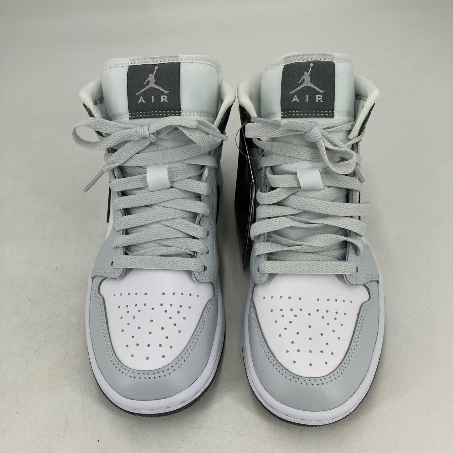 NIKE AIR JORDAN | ナイキ　エアー　ジョーダン Women's Air Jordan 1 Mid スニーカー BQ6472-113 グレー 24cm【イオン広店】