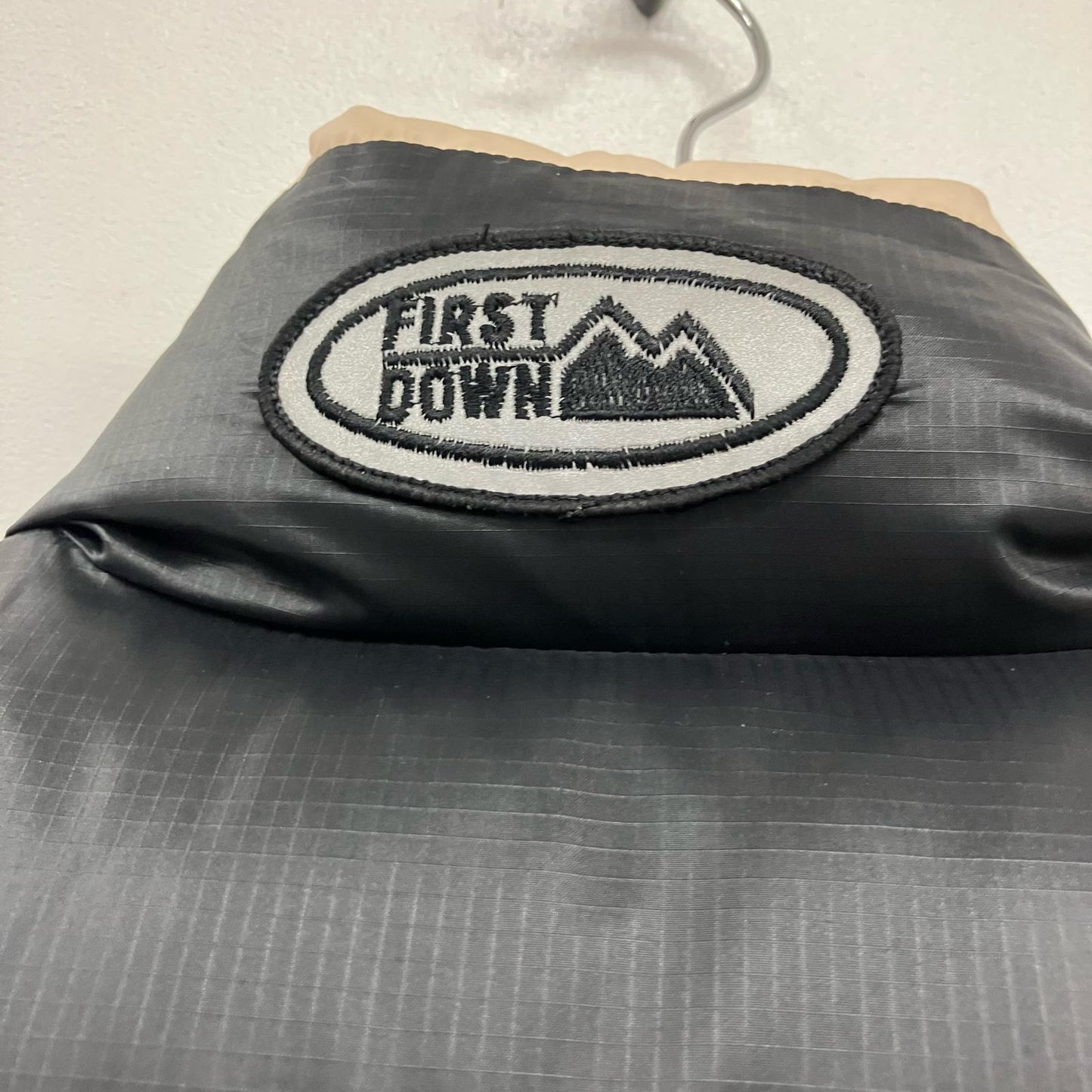 FIRST DOWN | ファーストダウン リバーシブルダウンベスト ダウンベスト FD-24072 ブラック サイズ：M【イオン広店】