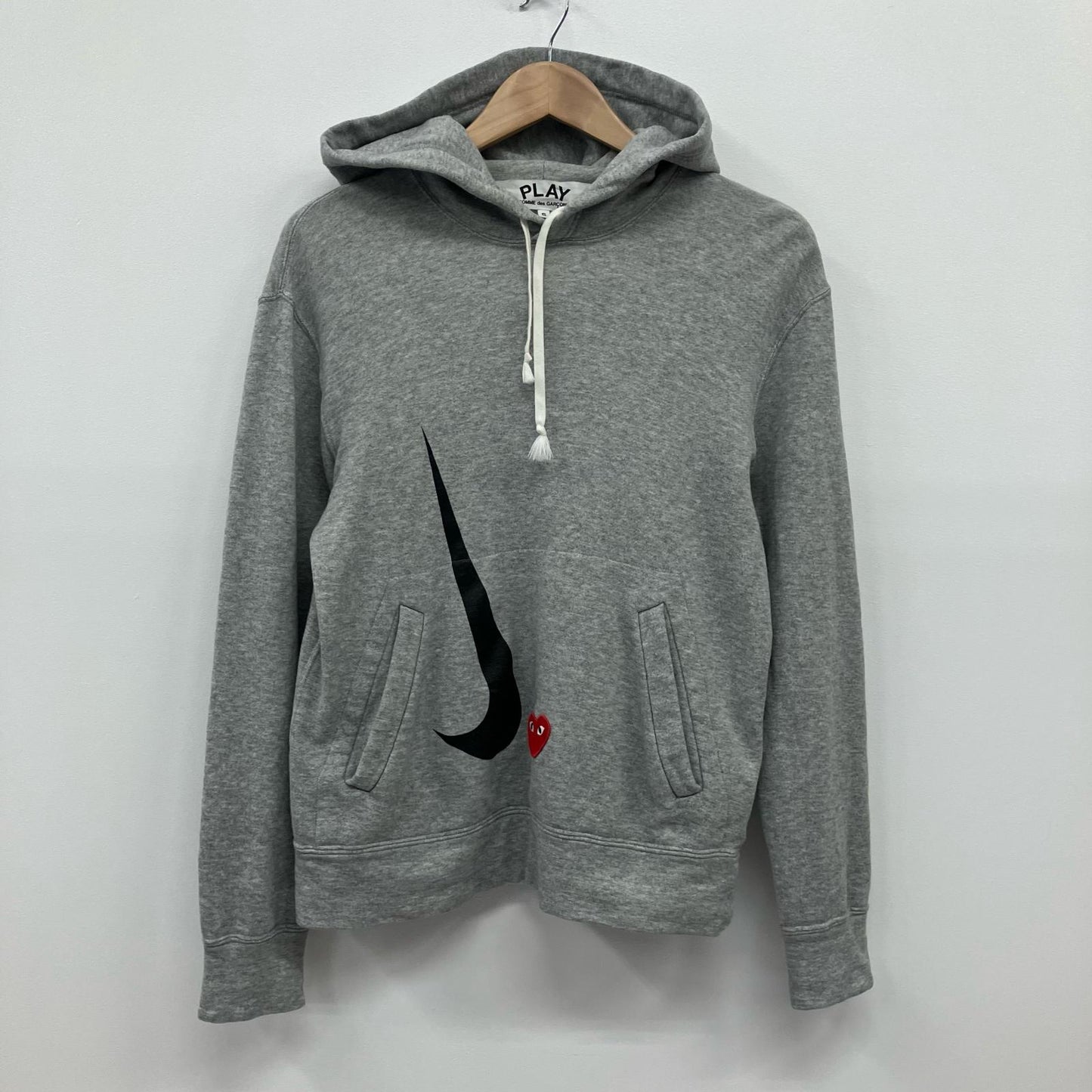 PLAY COMME des GARCONS | プレイコムデギャルソン パーカー AE-T404 グレー サイズ：S【イオン広店】