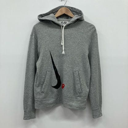 PLAY COMME des GARCONS | プレイコムデギャルソン パーカー AE-T404 グレー サイズ：S【イオン広店】