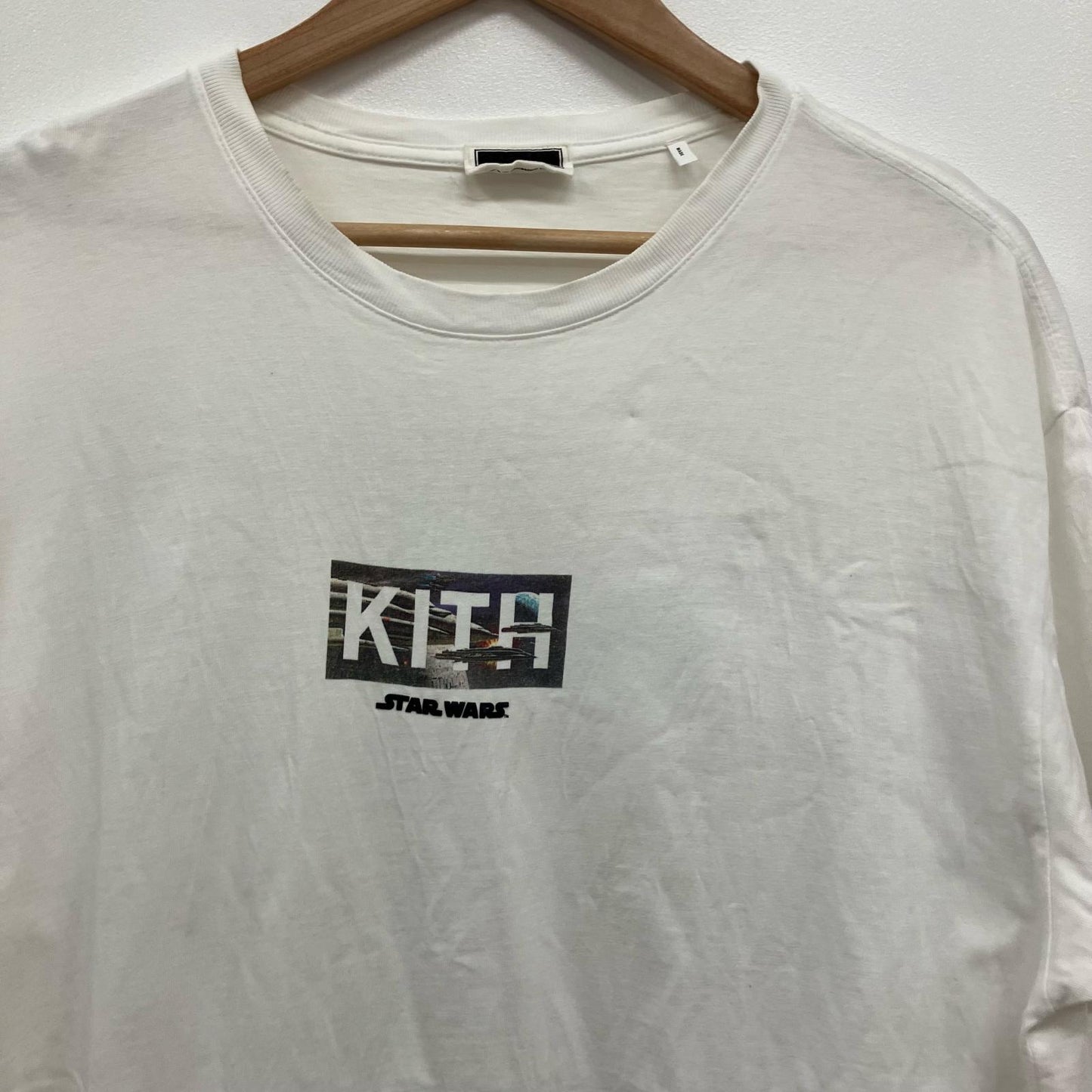 KITH | キース Kith x Star Wars Concept Tee White 半袖Ｔシャツ KHM031016 ホワイト サイズ：L【イオン広店】