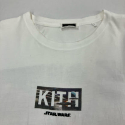 KITH | キース Kith x Star Wars Concept Tee White 半袖Ｔシャツ KHM031016 ホワイト サイズ：L【イオン広店】
