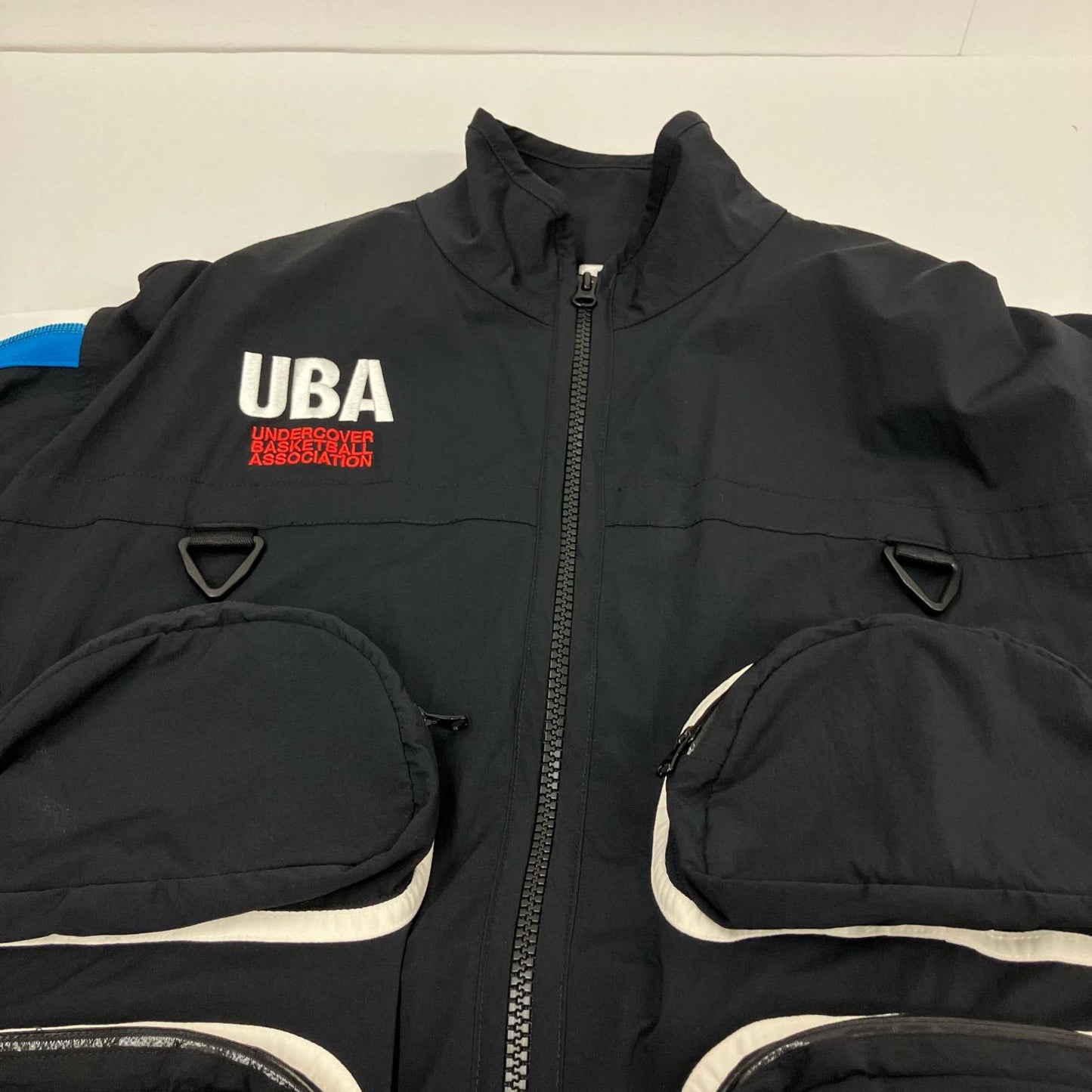 UNDERCOVER | アンダーカバー トラックジャケット ブルゾン CZ4699-010 ブラック サイズ：L【イオン広店】