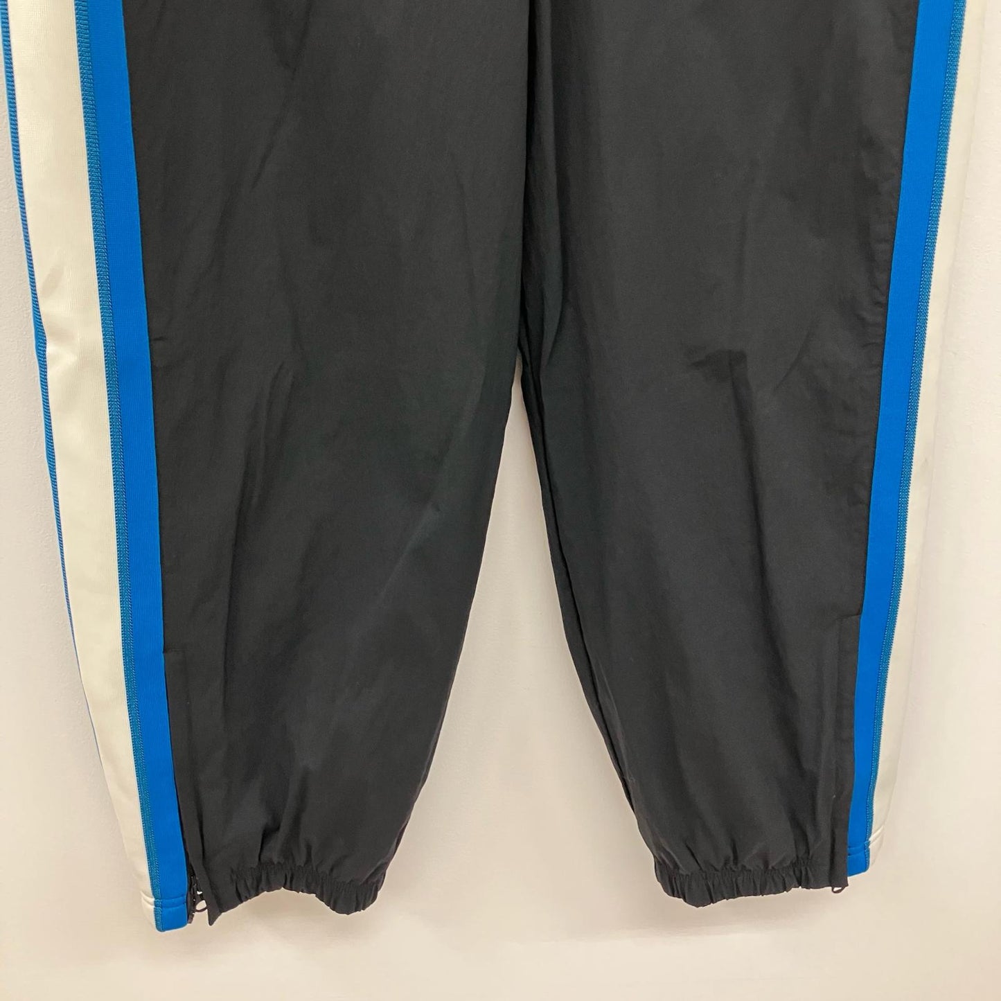 UNDERCOVER | アンダーカバー トラックパンツ パンツ CZ4699-010 ブラック サイズ：L【イオン広店】