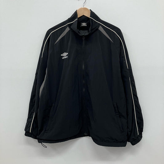 UMBRO | アンブロ um-pl24ss-bz01 ナイロンジャケット 3151394400001 ブラック サイズ：L【イオン広店】