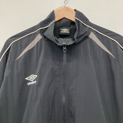 UMBRO | アンブロ um-pl24ss-bz01 ナイロンジャケット 3151394400001 ブラック サイズ：L【イオン広店】