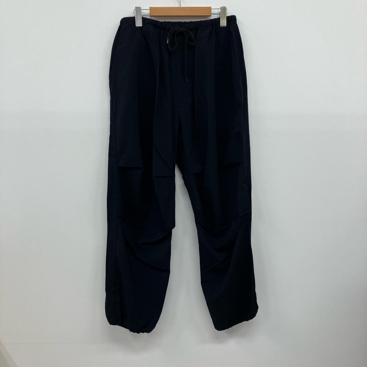 COMOLI | コモリ ウールニータックパンツ パンツ V01-03023 ダークネイビー サイズ：2【イオン広店】