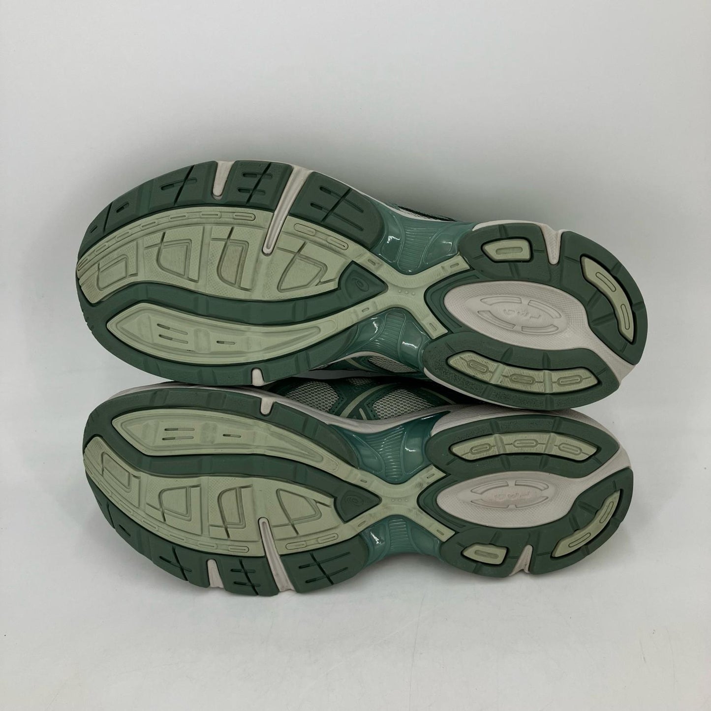 asics | アシックス GEL-1130 スニーカー 1201A255-301 オリーブ 28.5cm【イオン広店】
