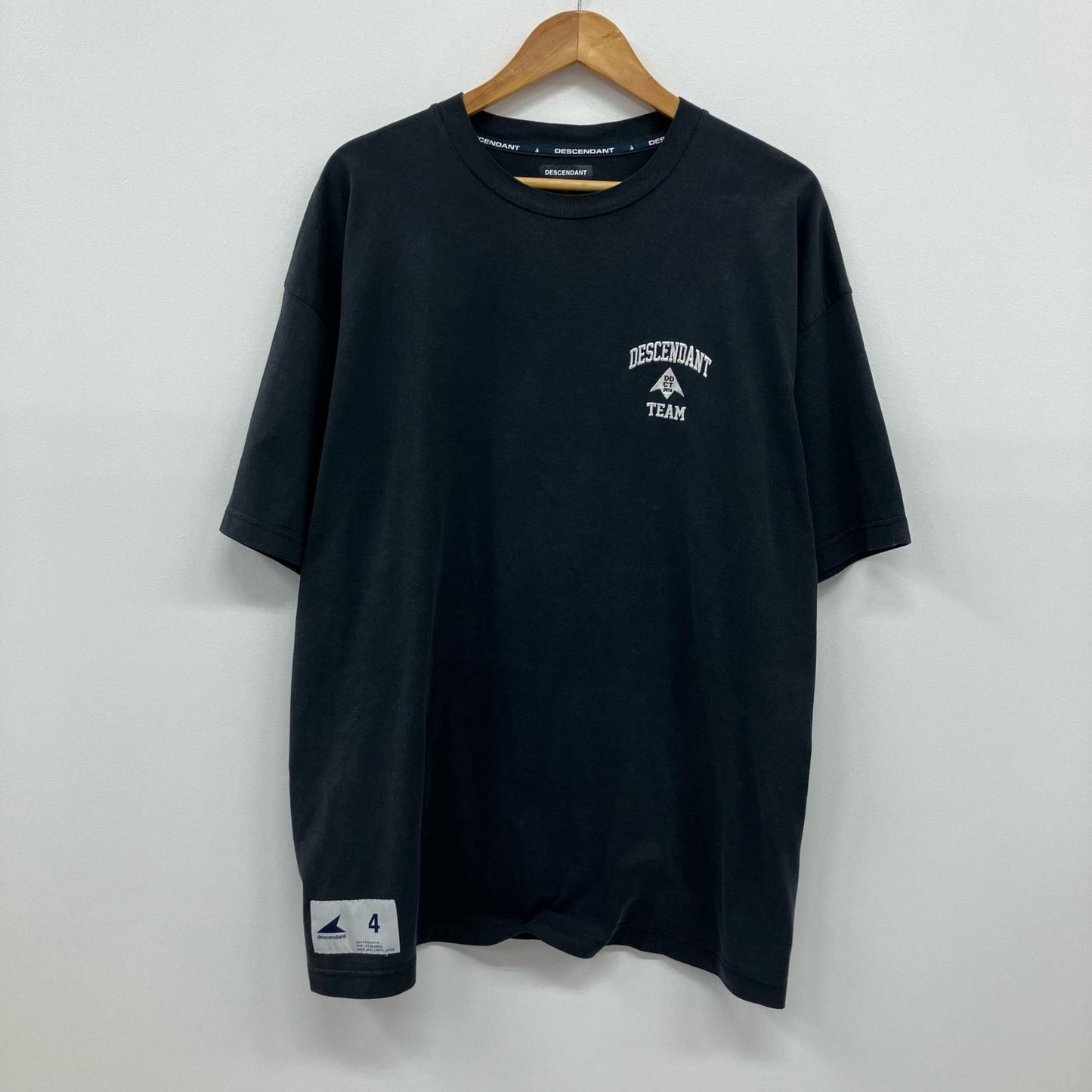 DESCENDANT | ディセンダント DESCENDANT TEAM 半袖Ｔシャツ ネイビー サイズ：4【イオン広店】
