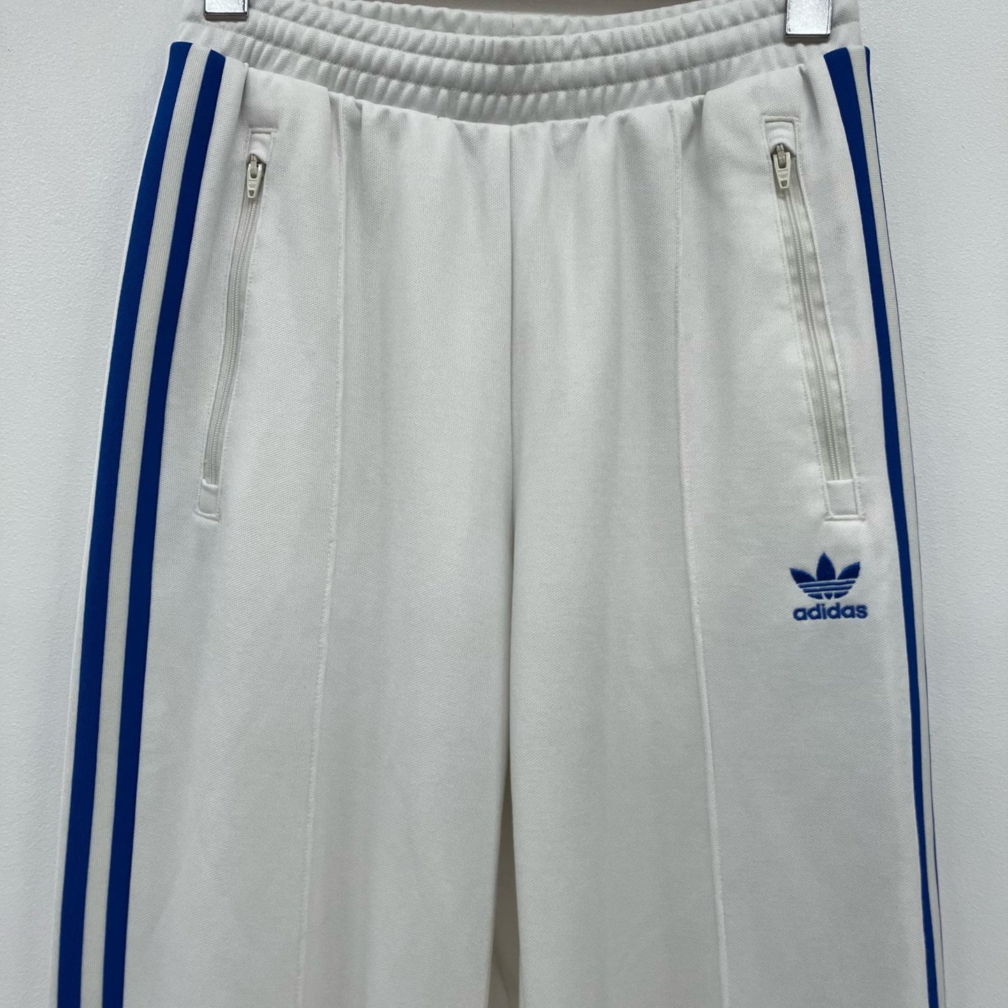 adidas | アディダス ベッケンバウアー トラックスーツパンツ パンツ IR6091 ホワイト サイズ：M【イオン広店】
