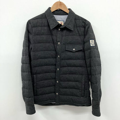 MONCLER | モンクレール GAMME BLEU GIBBINO ダウンジャケット A23914039083 チャコールグレー サイズ：1【イオン広店】
