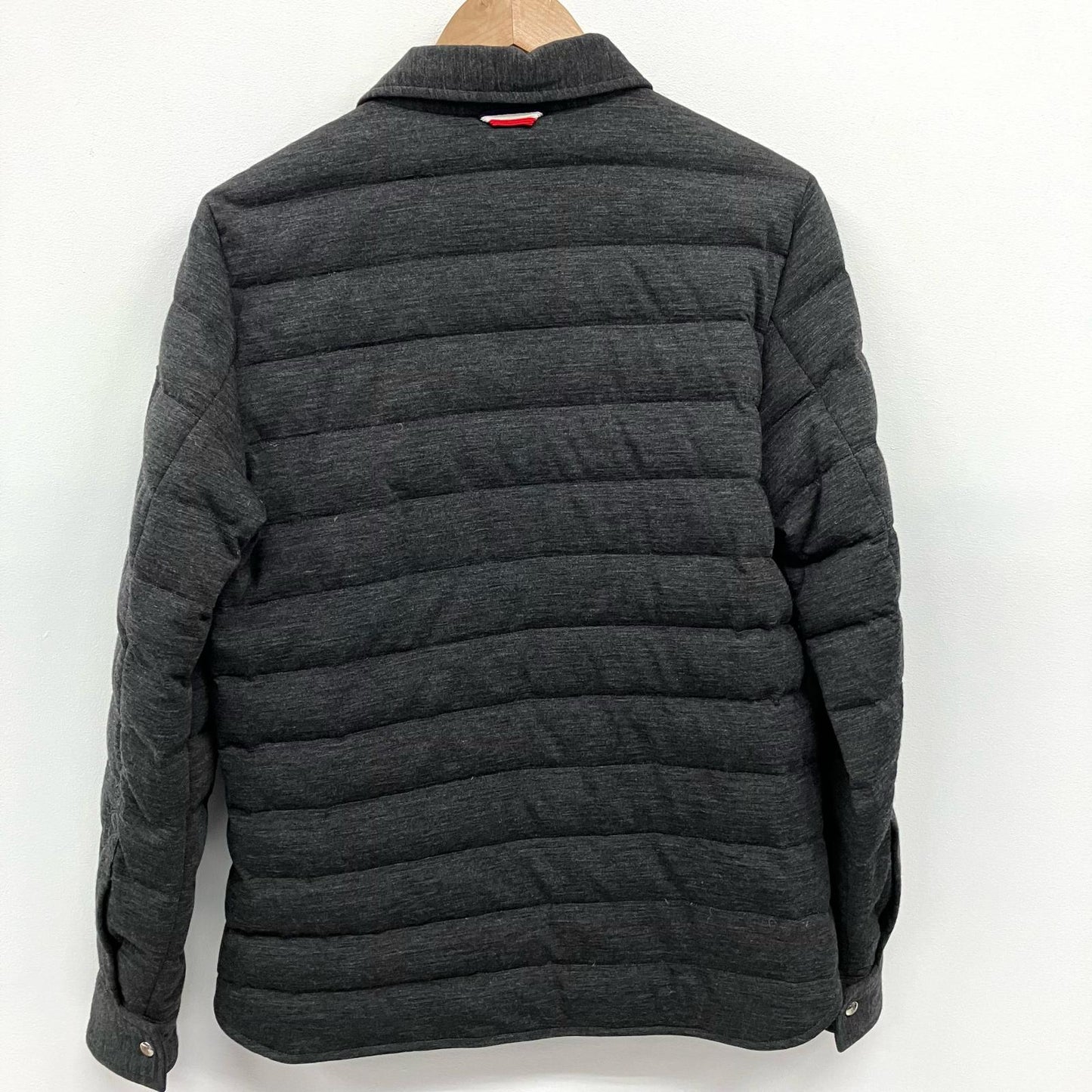 MONCLER | モンクレール GAMME BLEU GIBBINO ダウンジャケット A23914039083 チャコールグレー サイズ：1【イオン広店】