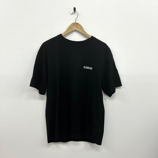 X-LARGE | エクストララージ DRAWING OG Tee 半袖Ｔシャツ 101252011041 ブラック サイズ：L【イオン広店】