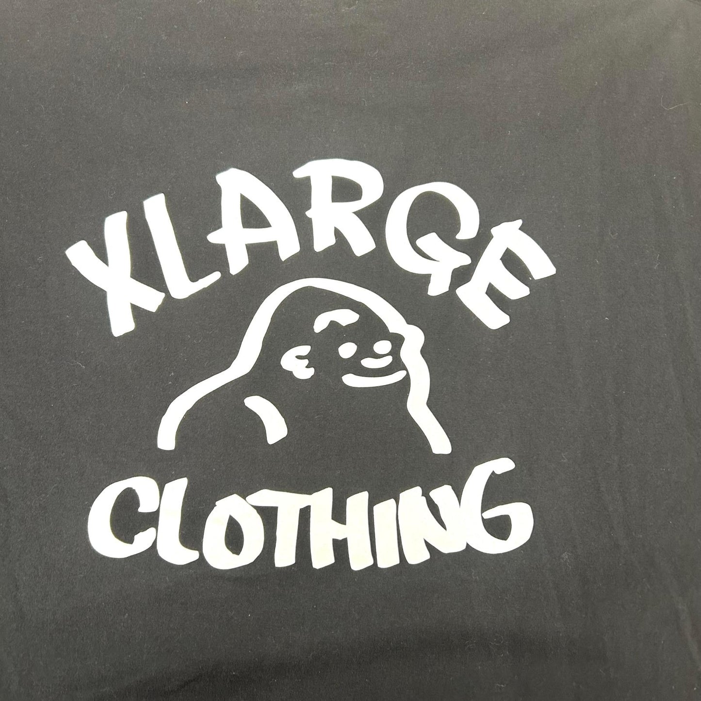X-LARGE | エクストララージ DRAWING OG Tee 半袖Ｔシャツ 101252011041 ブラック サイズ：L【イオン広店】