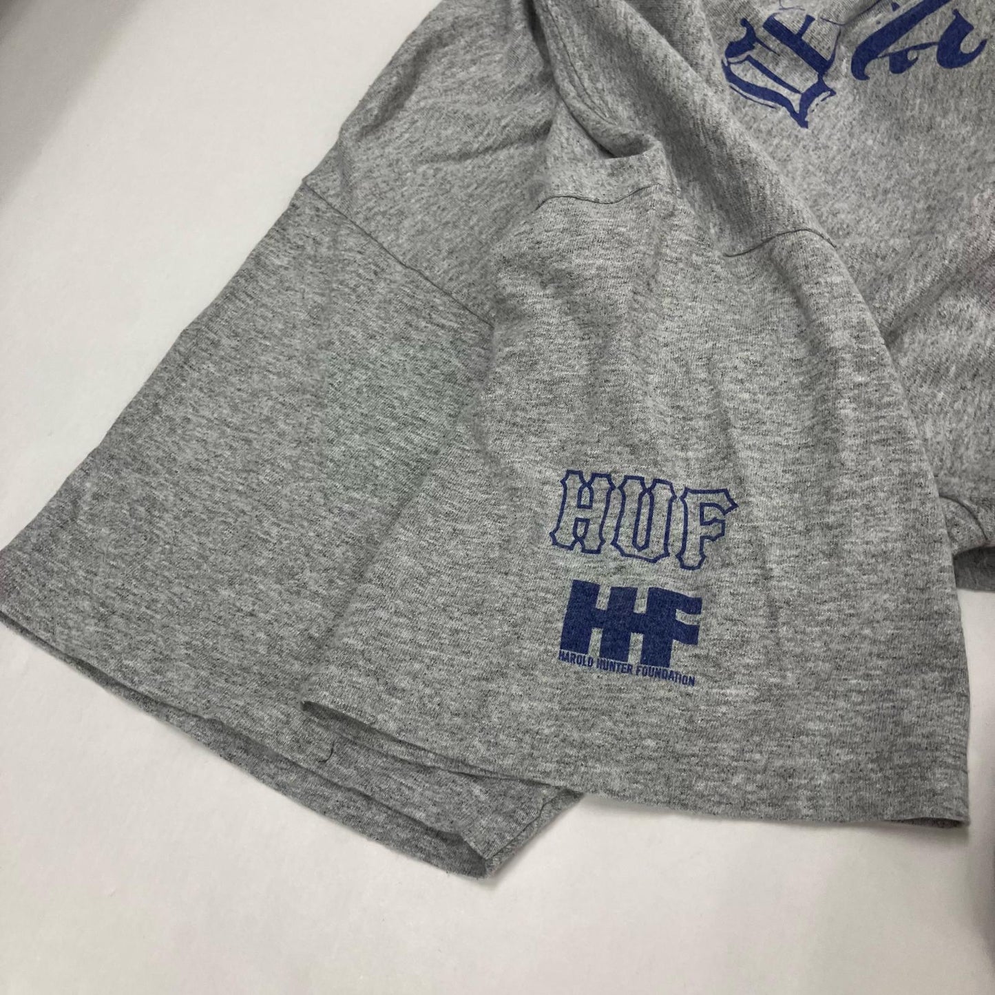 HUF | ハフ Harold Hunter 半袖Ｔシャツ グレー サイズ：L【イオン広店】