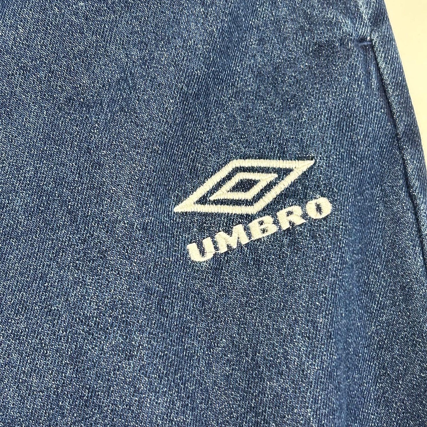 UMBRO | アンブロ WIDE DENIM PANTS　フリークスストア別注 パンツ 1043394400008 インディゴ サイズ：L【イオン広店】